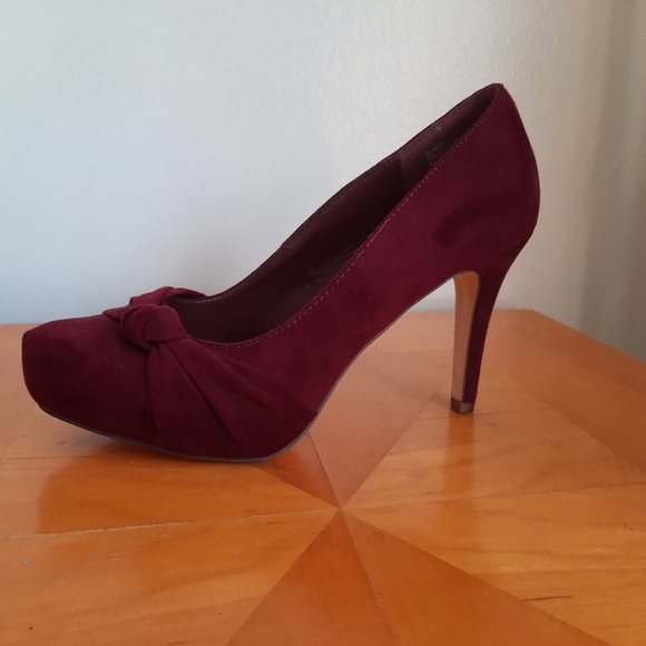 Burgundy High heels,  size 8 - Picture 2 of 4
